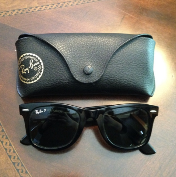 Black Ray-Ban Wayfarer Sunglasses